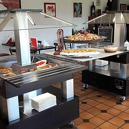 Restaurant Les Bruyeres Сен-Медар-ан-Жаль