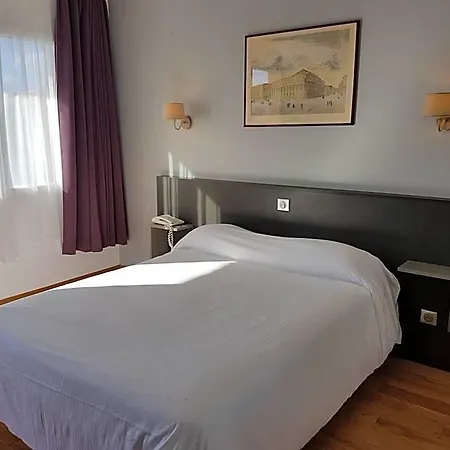 Hotel Restaurant Les Bruyeres 2*
