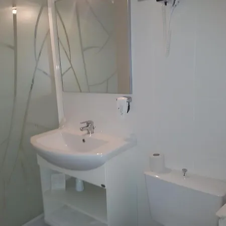 Отель Restaurant Les Bruyeres 2*