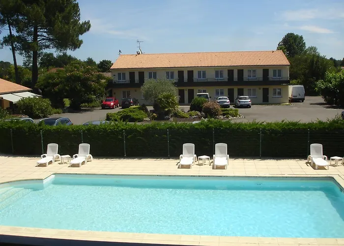 Hotel Restaurant Les Bruyeres 2*