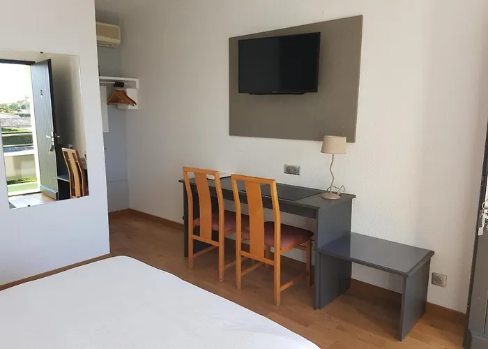 Hotel Restaurant Les Bruyères 2*