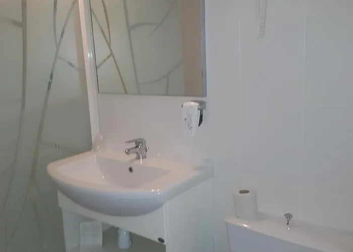 Hotel Restaurant Les Bruyeres 2*