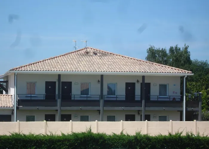 Hotel Restaurant Les Bruyères 2*