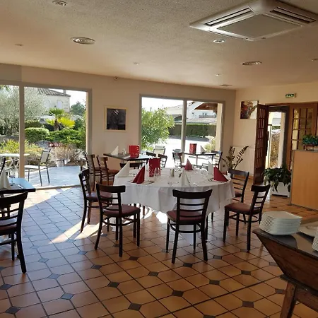 Hotel Restaurant Les Bruyères 2*